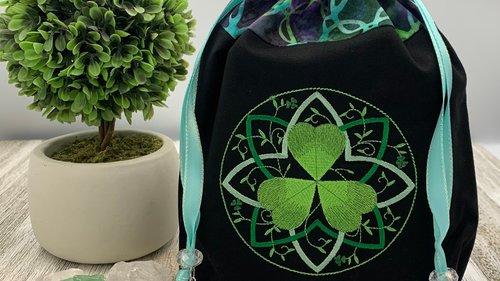 Shamrock Tarot Bag / Keepsake Bag / Drawstring Bag / Oracle Bag / Jewelry Bag / Crystal Bag / Gift Bag / Tarot Pouch / Cosmetic Bag